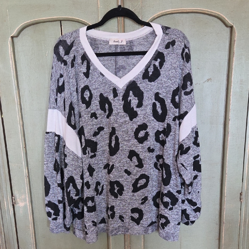 Gray Leopard Print V-Neck Tunic